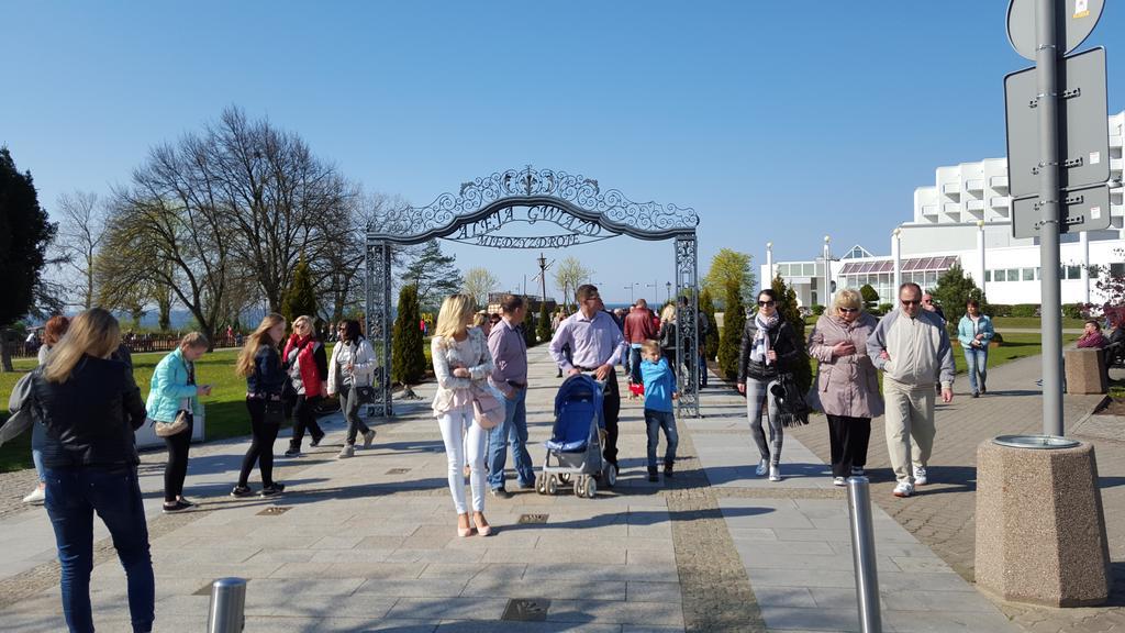 Osrodek Wczasowy Zloty Dab - Domki Hotel Miedzyzdroje Exterior foto
